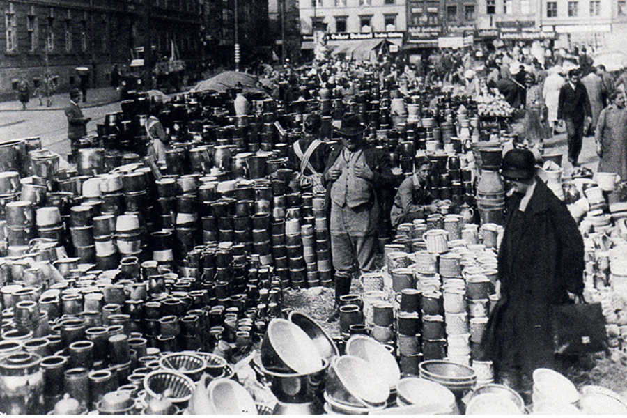 Zdjęcie targu ceramiki na rynku w Bolesławcu (1936 rok)